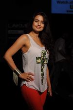 Model walk the ramp for Neeta Lulla show at Lakme Fashion Week 2012 Day 5 in Grand Hyatt on 7th Aug 2012 (6).JPG